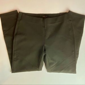 Dalia City Fit women’s pants.